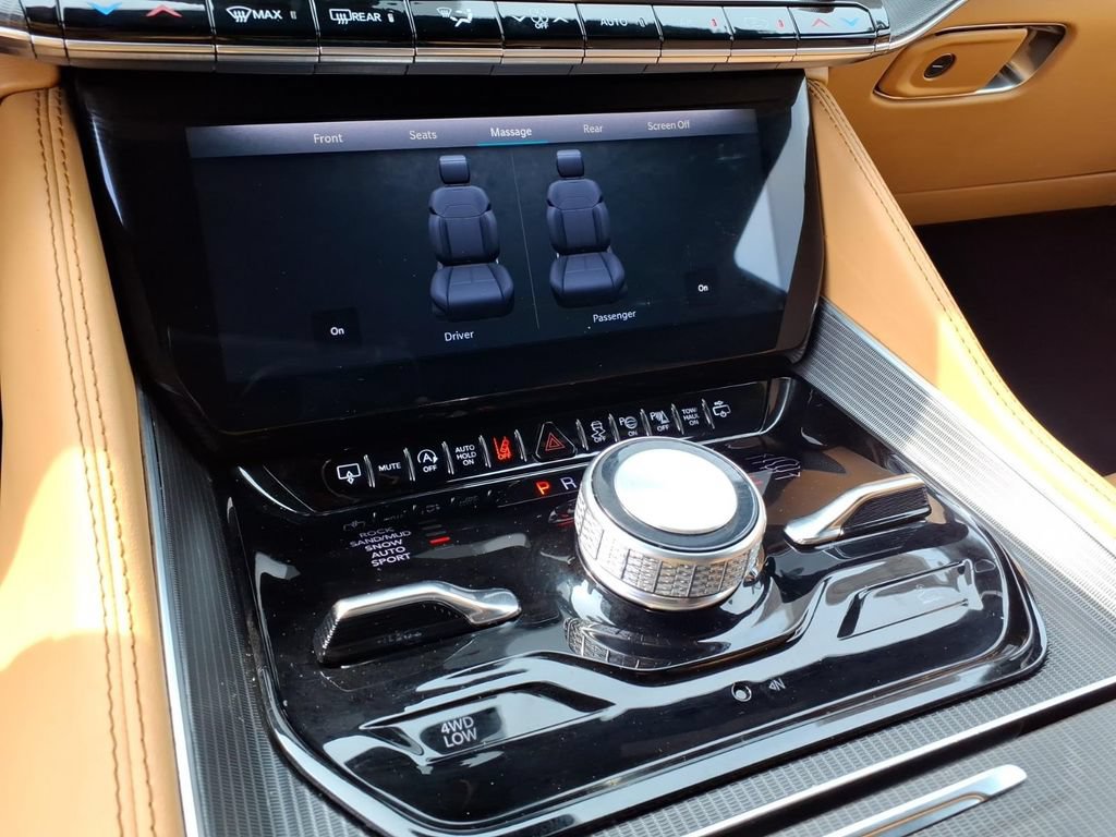 Used 2025 Jeep Grand Wagoneer Series III w/ Rear Seat Video Group 1 AWD/4WD image 8
