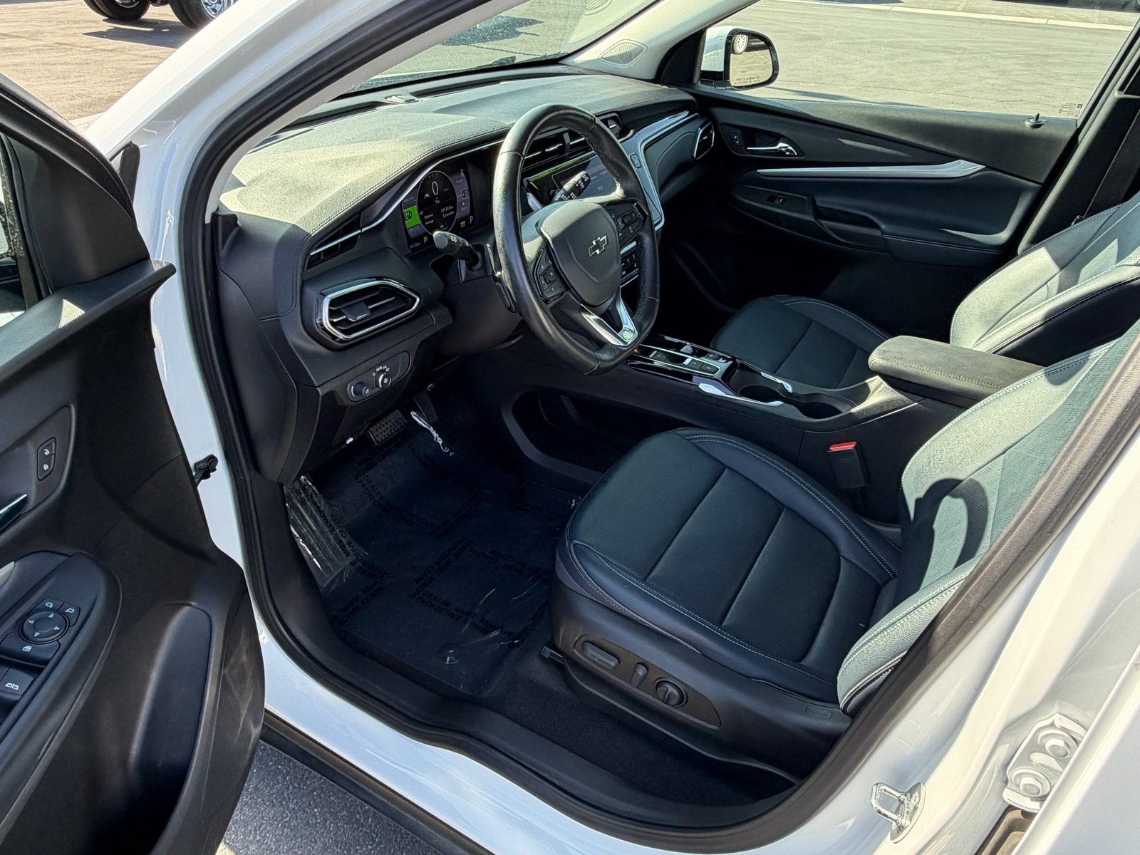 Used 2022 Chevrolet Bolt EUV LT w/ Convenience Package FWD image 12