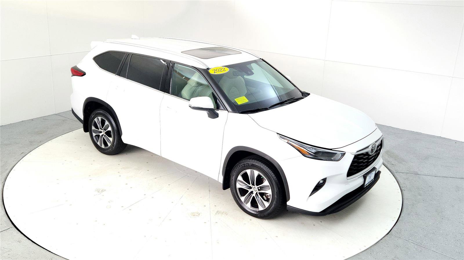 Used 2022 Toyota Highlander XLE image 16