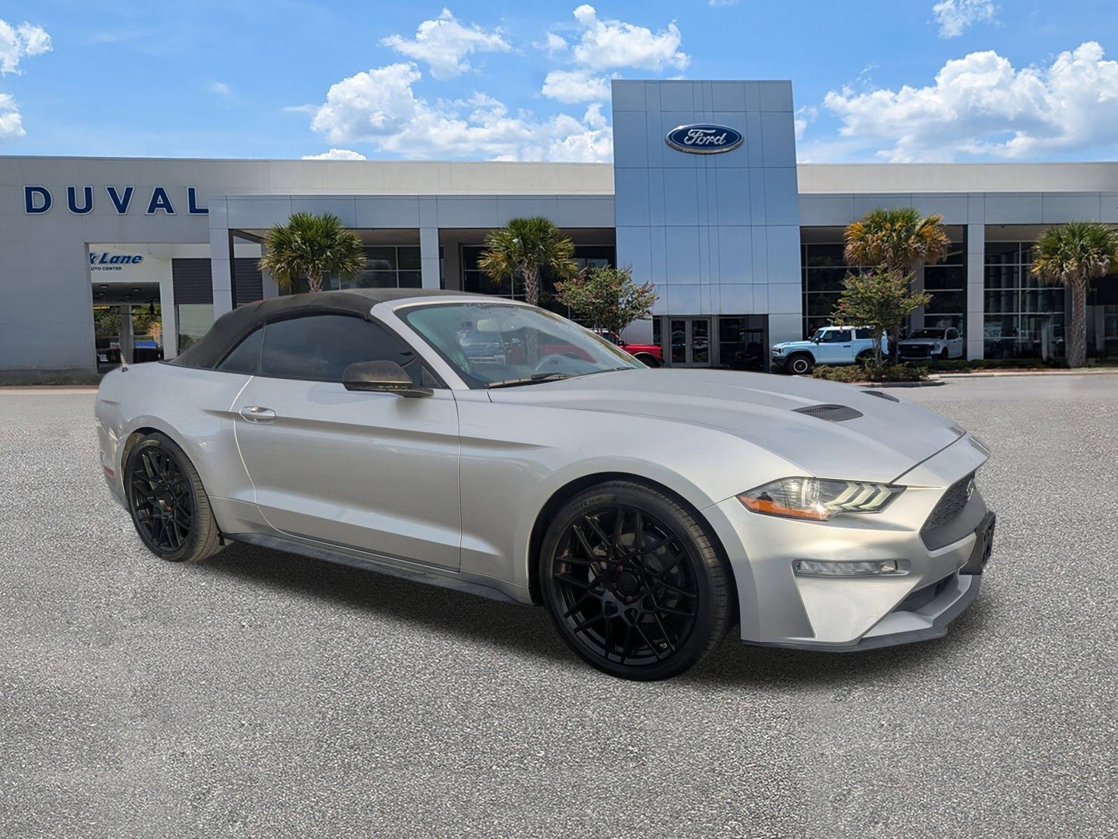 Used 2019 Ford Mustang Premium image 2