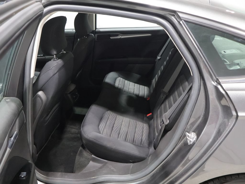 Used 2016 Ford Fusion SE FWD image 17