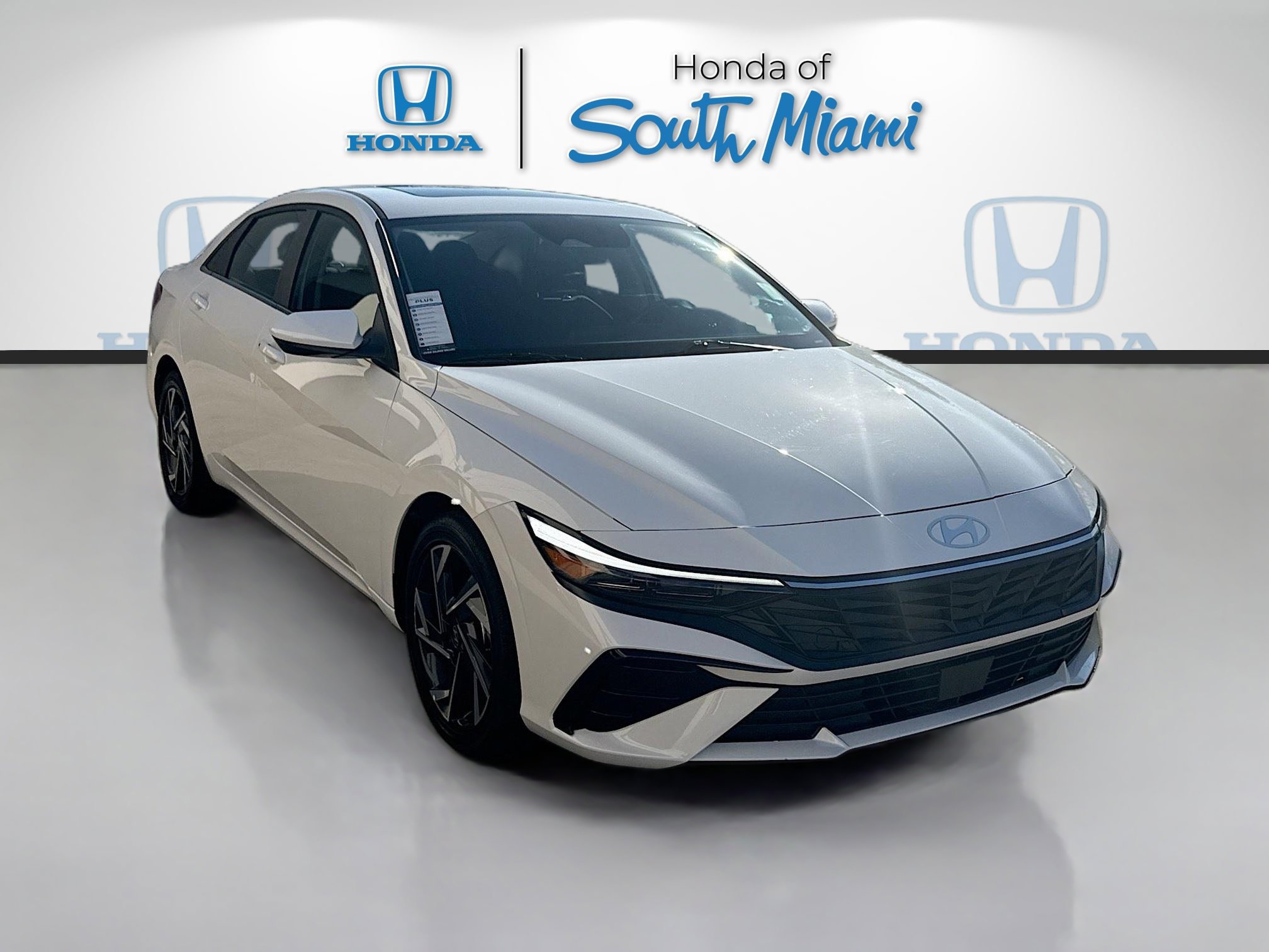 Used 2025 Hyundai Elantra SEL FWD image 1