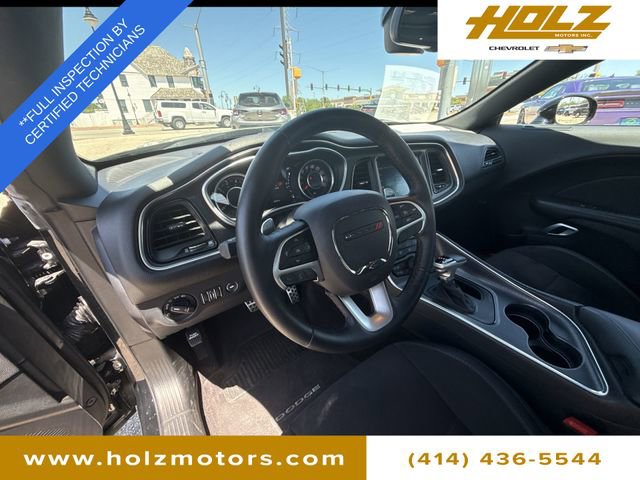 Used 2016 Dodge Challenger R/T Scat Pack w/ Leather Interior Group RWD image 11