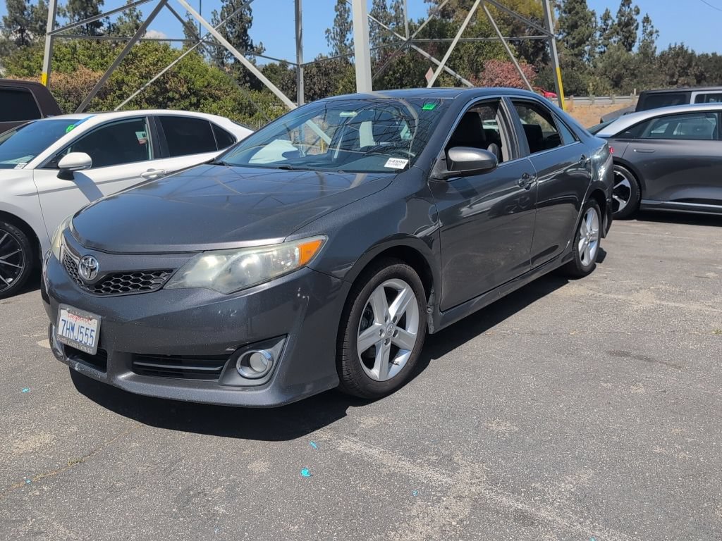 Used 2014 Toyota Camry SE FWD image 1