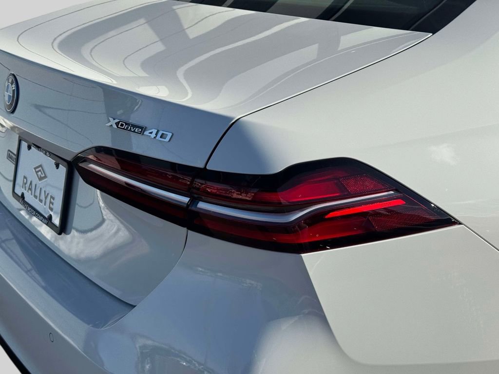 Certified 2025 BMW i5 xDrive40 w/ Premium Package image 4