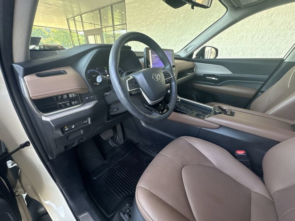 Used 2024 Toyota Grand Highlander AWD image 10