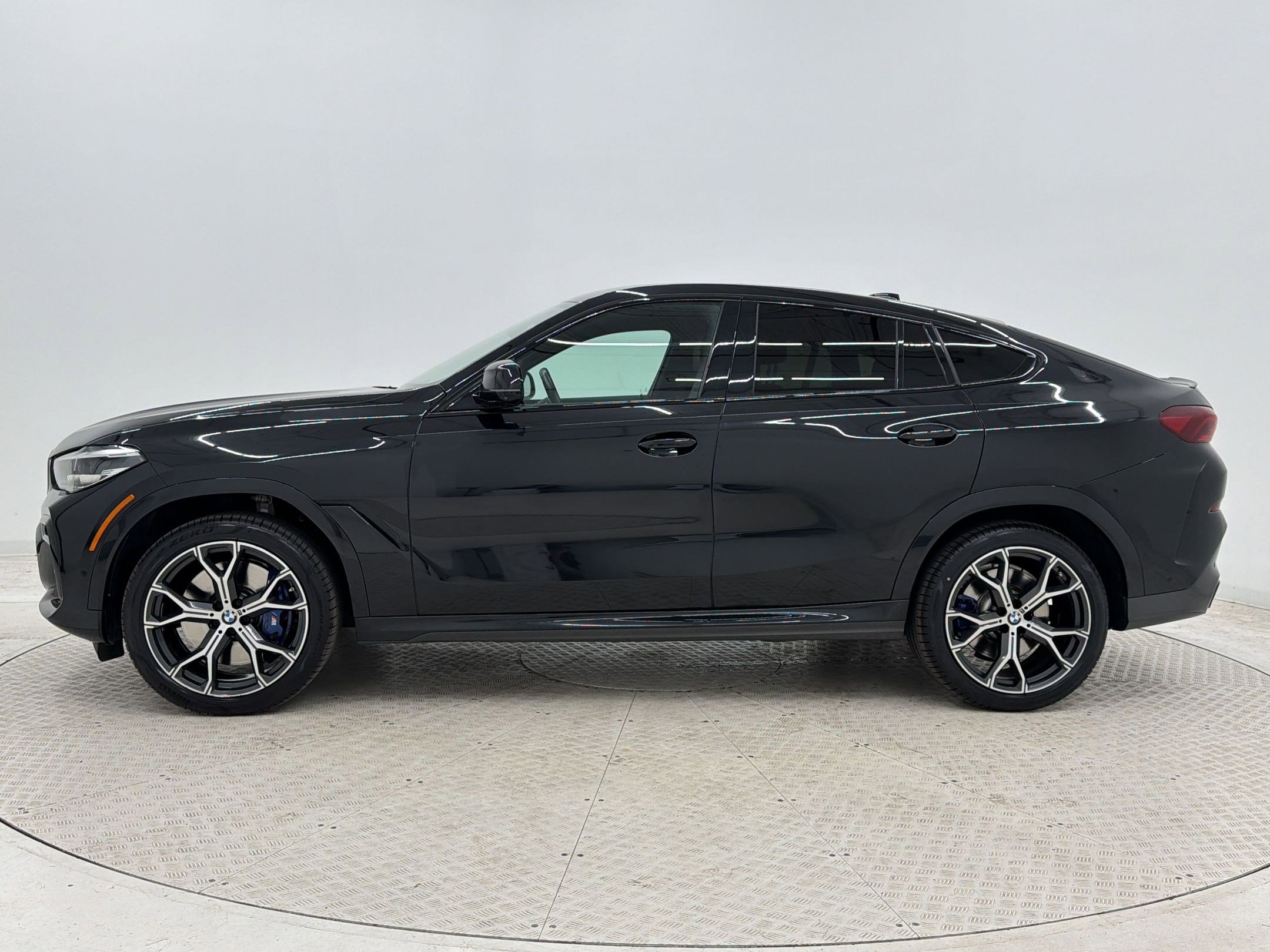 Used 2022 BMW X6 M50i image 2