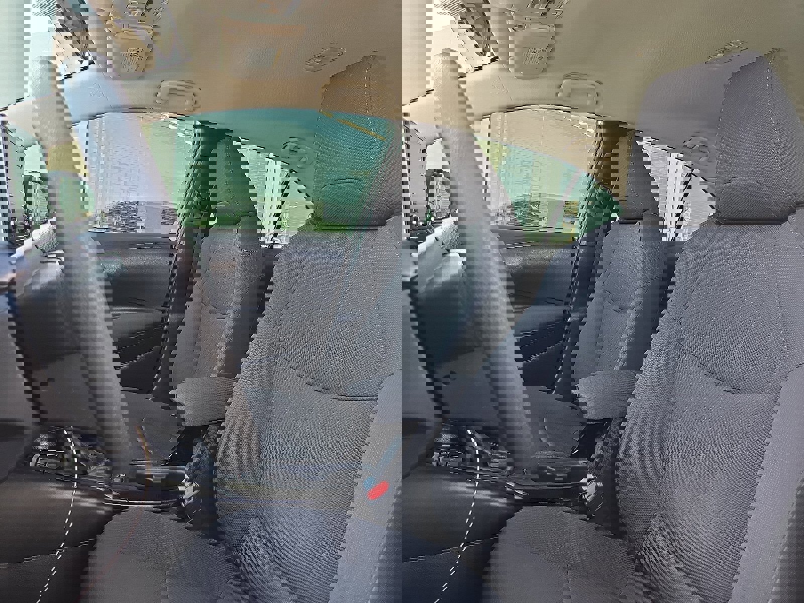 Used 2021 Toyota Corolla LE image 9