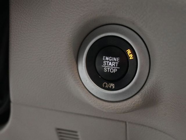 Used 2017 Chrysler Pacifica Touring-L w/ Tire & Wheel Group image 21