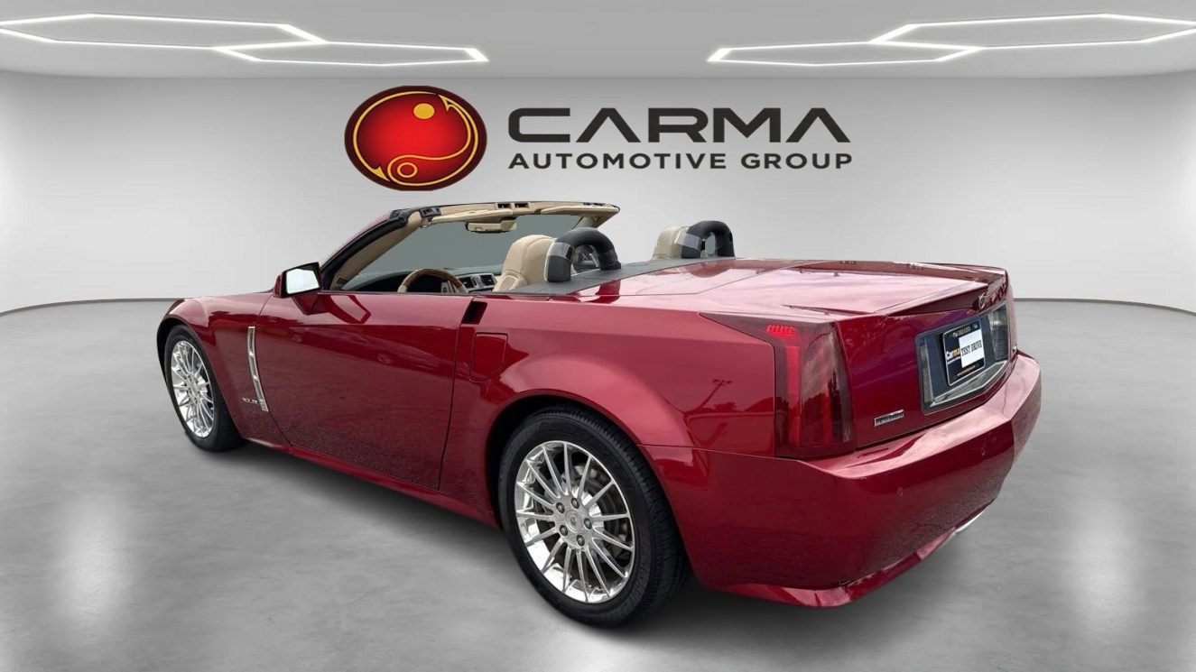Used 2009 Cadillac XLR RWD image 3