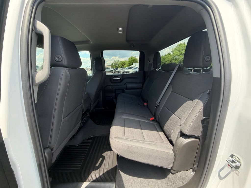 Used 2024 Chevrolet Silverado 1500 Custom w/ Dark Appearance Package AWD/4WD image 5