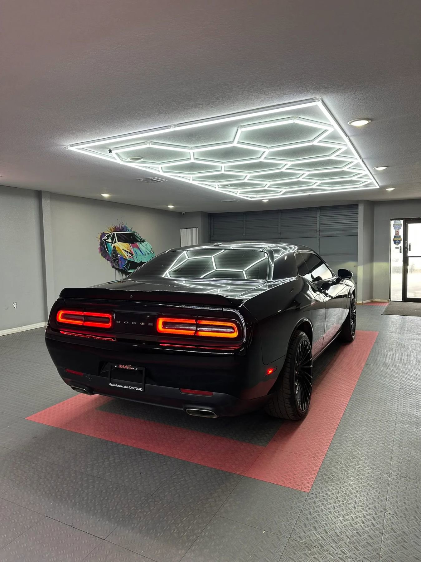 Used 2018 Dodge Challenger SXT RWD image 6