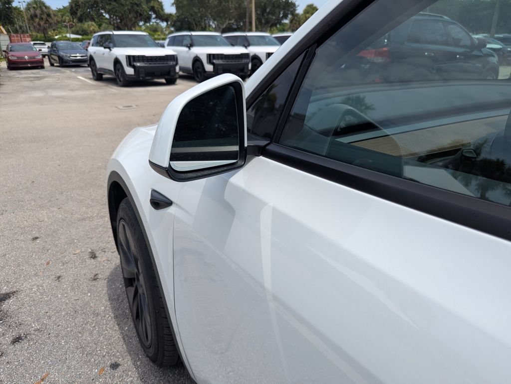 Used 2024 Tesla Model Y Long Range AWD/4WD image 18