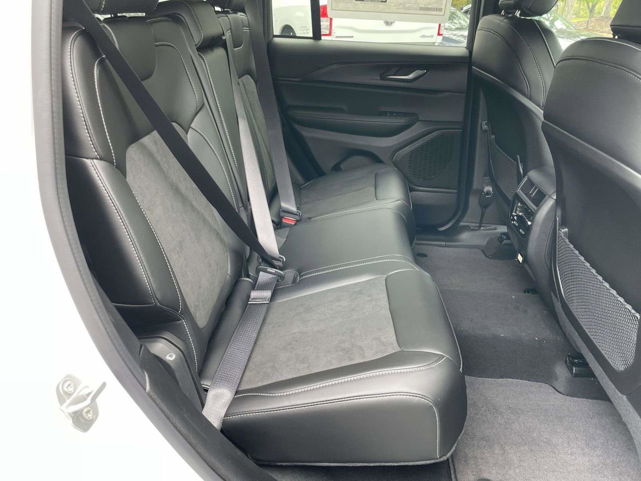 New 2025 Jeep Grand Cherokee Altitude image 32