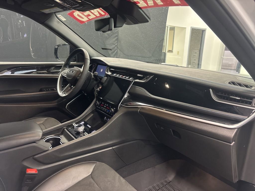 Used 2024 Jeep Grand Cherokee Trailhawk w/ Luxury Tech Group III AWD/4WD image 13
