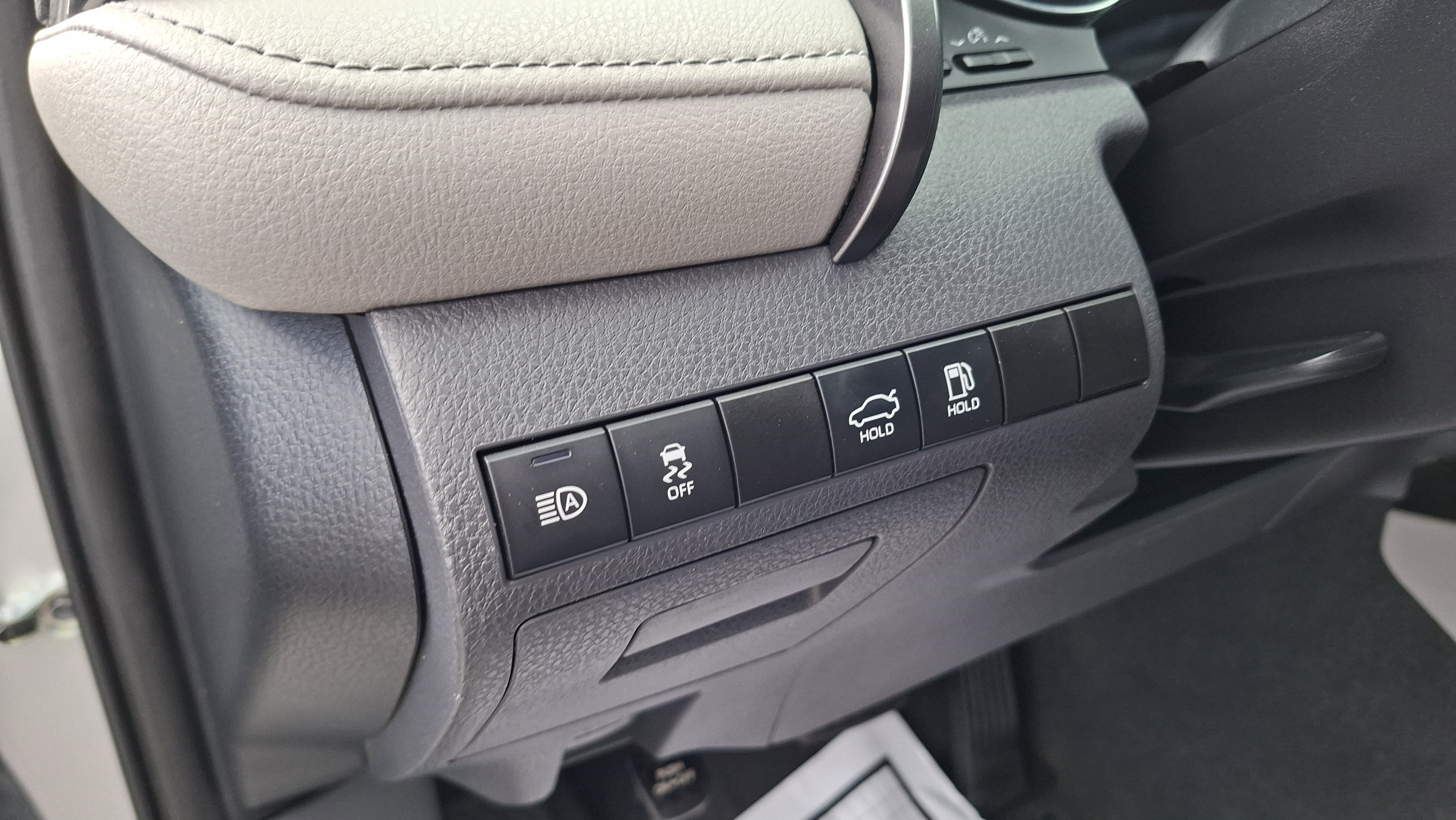 Used 2019 Toyota Camry LE image 10