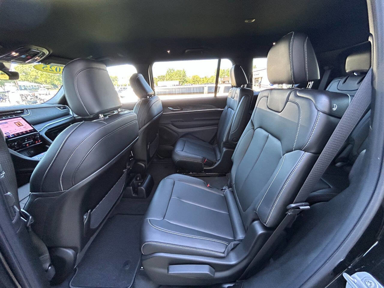 New 2025 Jeep Grand Cherokee L Limited w/ Black Appearance Package image 13