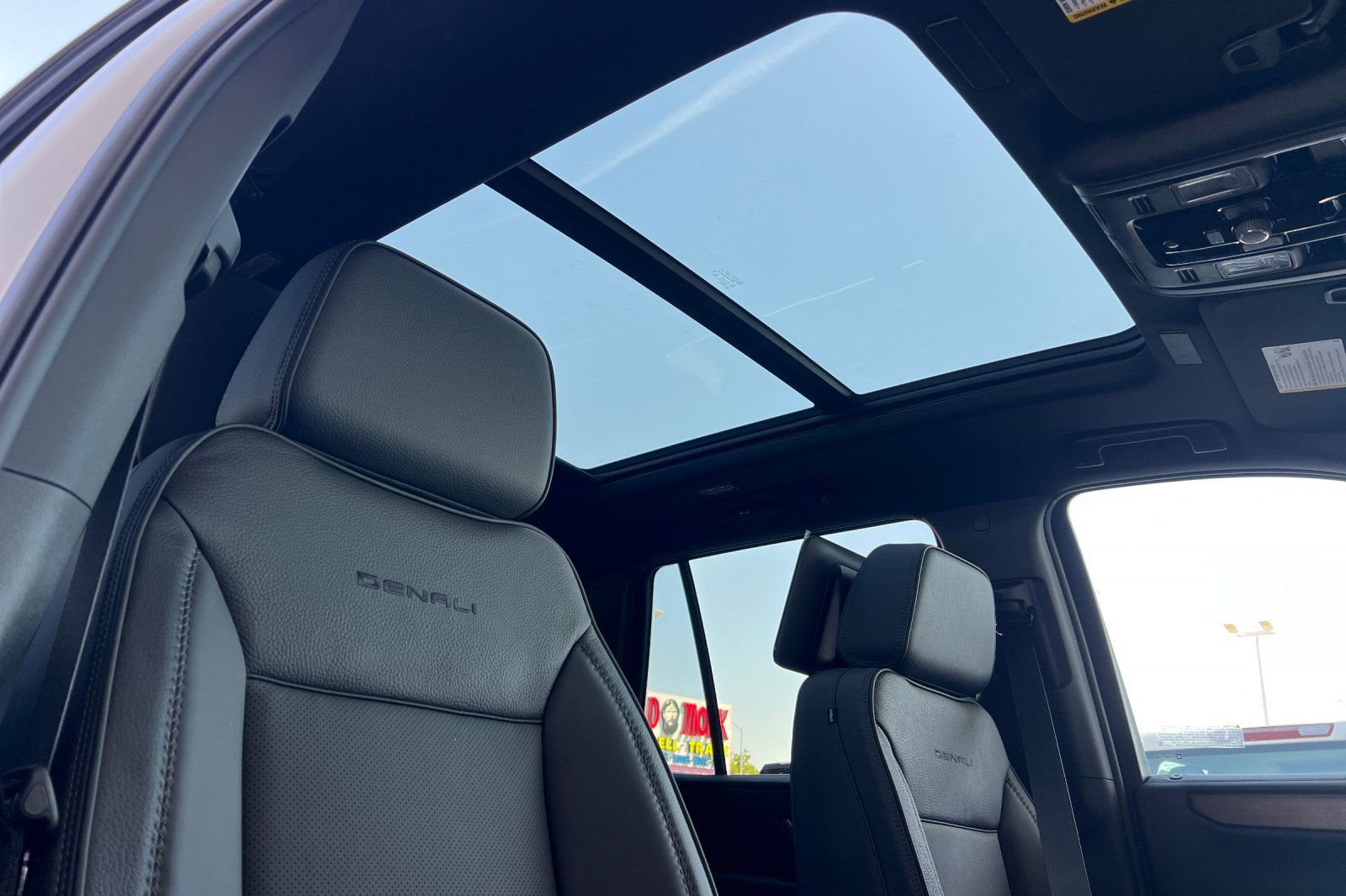 New 2026 GMC Yukon Denali w/ Denali Reserve Package AWD/4WD image 18