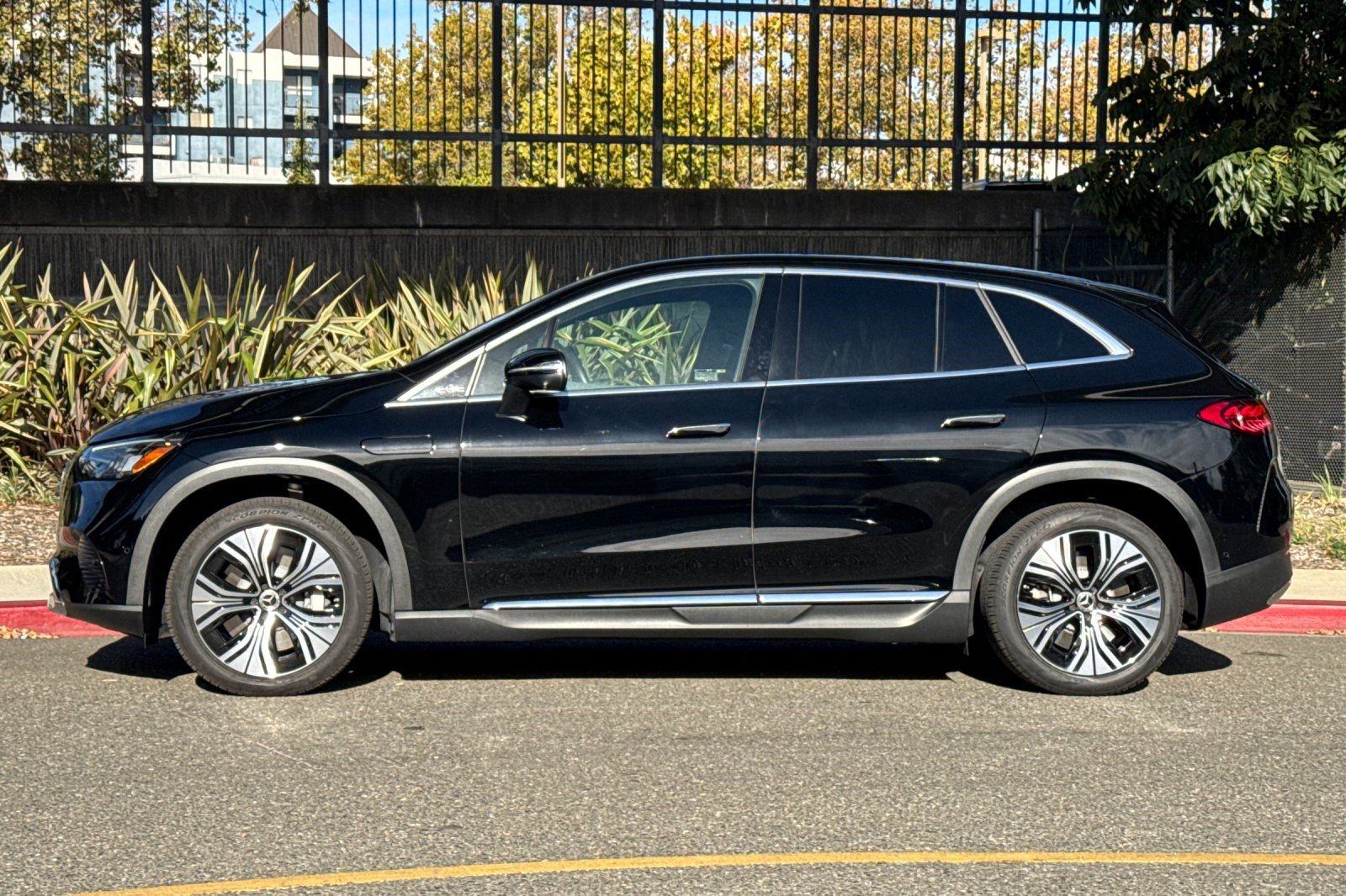 Certified 2026 Mercedes-Benz EQE 320 4MATIC SUV image 2