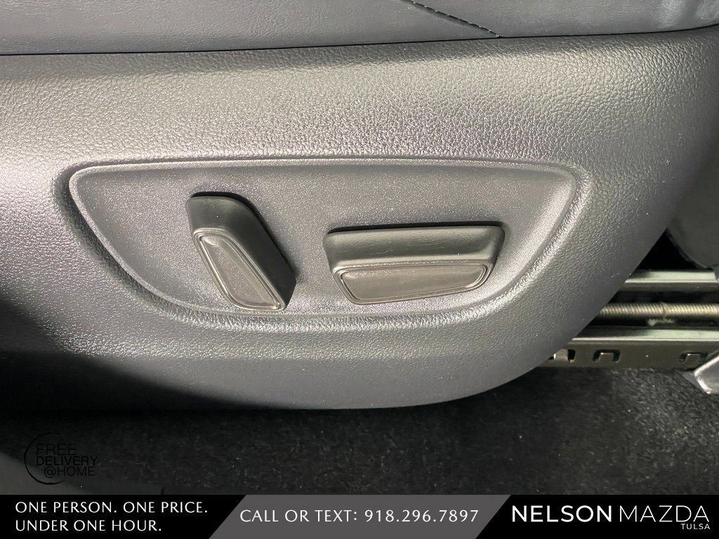 Used 2021 Toyota Venza XLE w/ Softex Package image 49