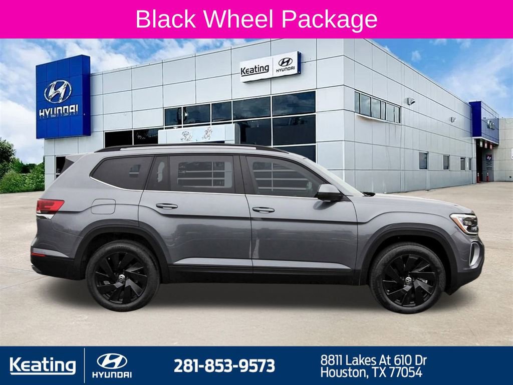 Used 2024 Volkswagen Atlas SE w/ Black Wheel Package image 4