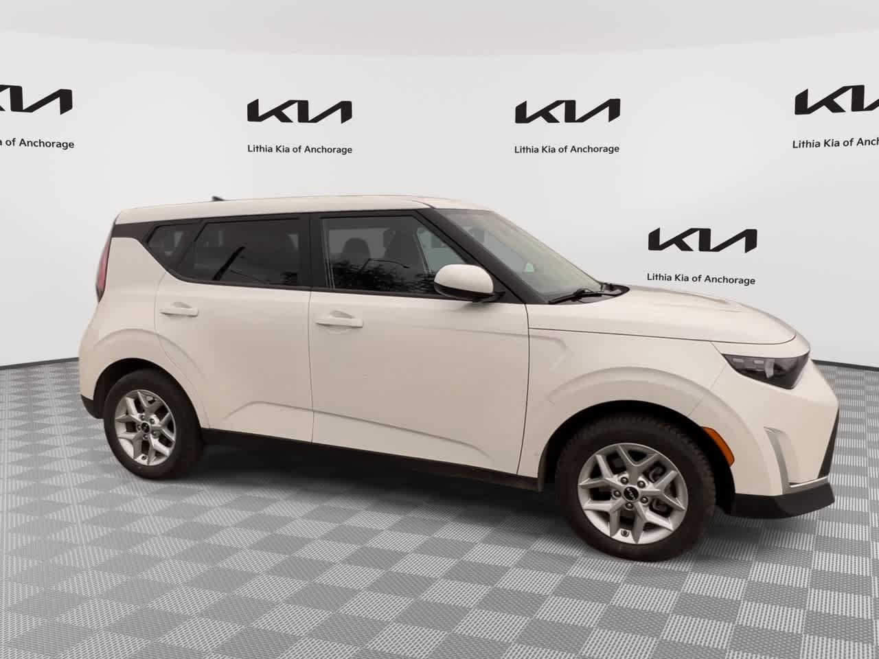 Used 2024 Kia Soul LX w/ Option Group 015 FWD image 9