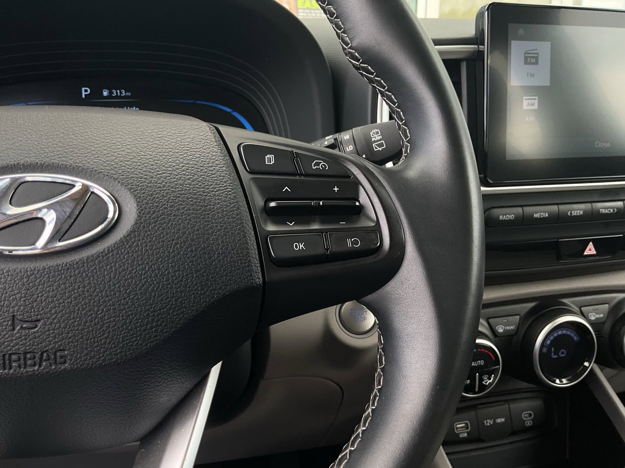 Used 2025 Hyundai Venue SEL FWD image 36