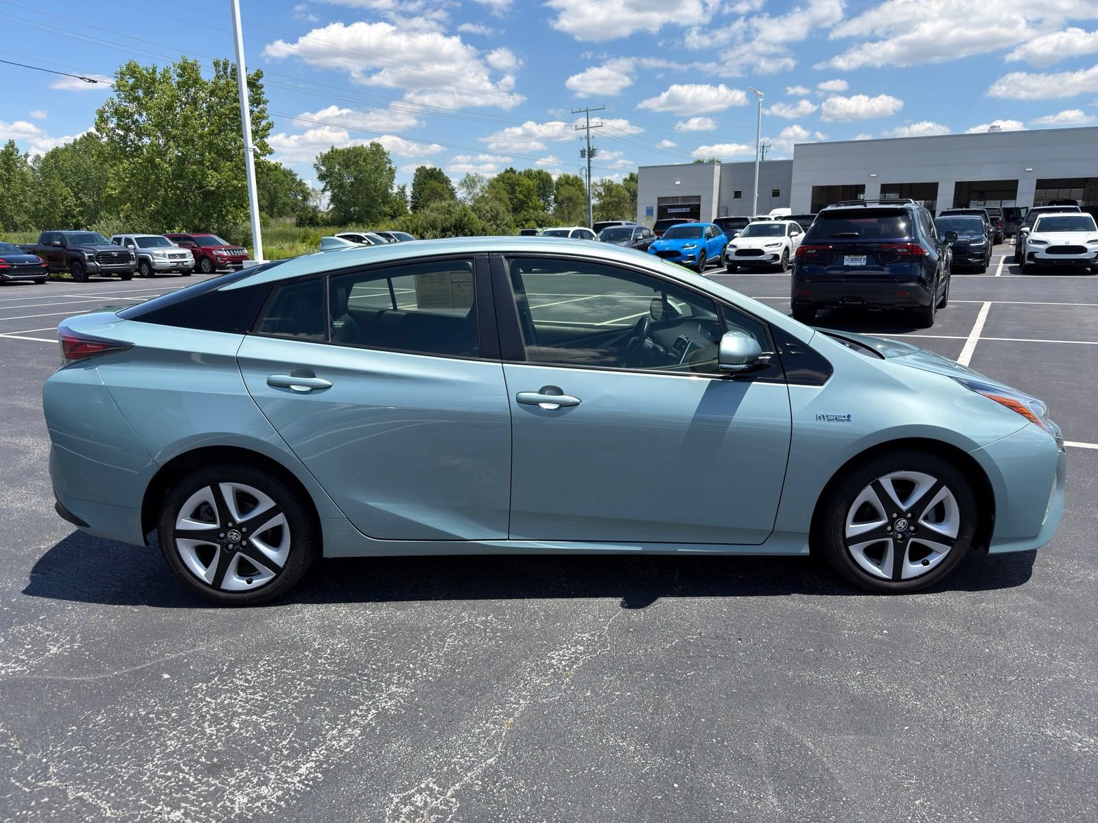 Used 2017 Toyota Prius Three Touring w/ Carpet Mat Package FWD image 9