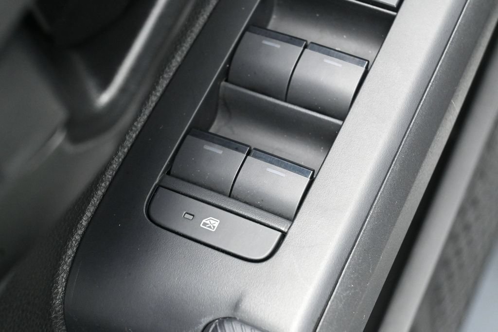 Used 2025 Toyota Tacoma SR5 AWD/4WD image 13