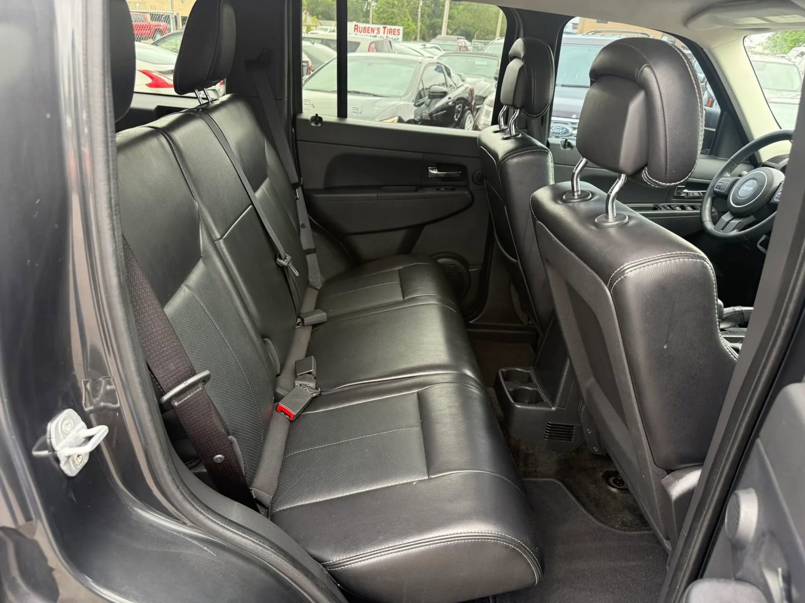 Used 2011 Jeep Liberty Sport image 11