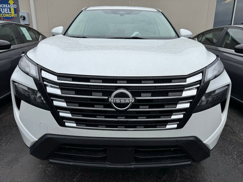 Used 2024 Nissan Rogue SV image 6