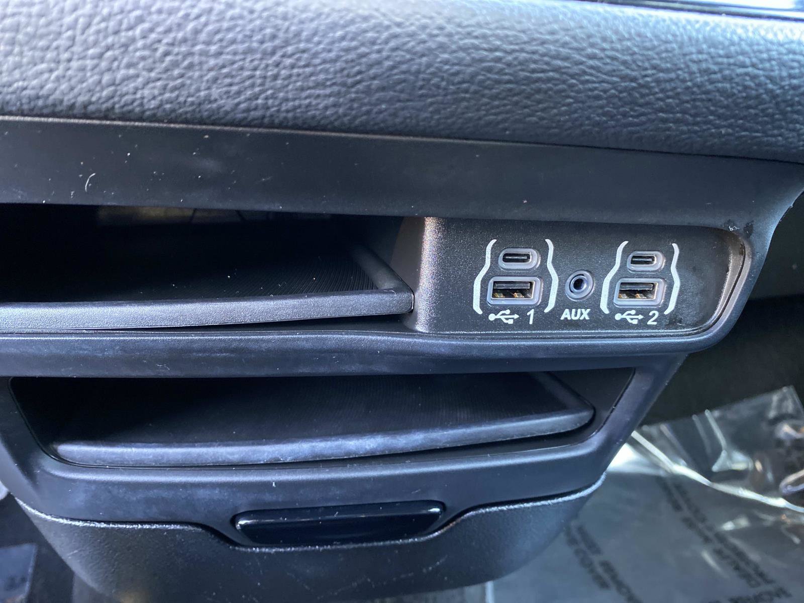 Used 2021 Chrysler Pacifica Touring-L w/ Premium & Safety Sphere Group image 14