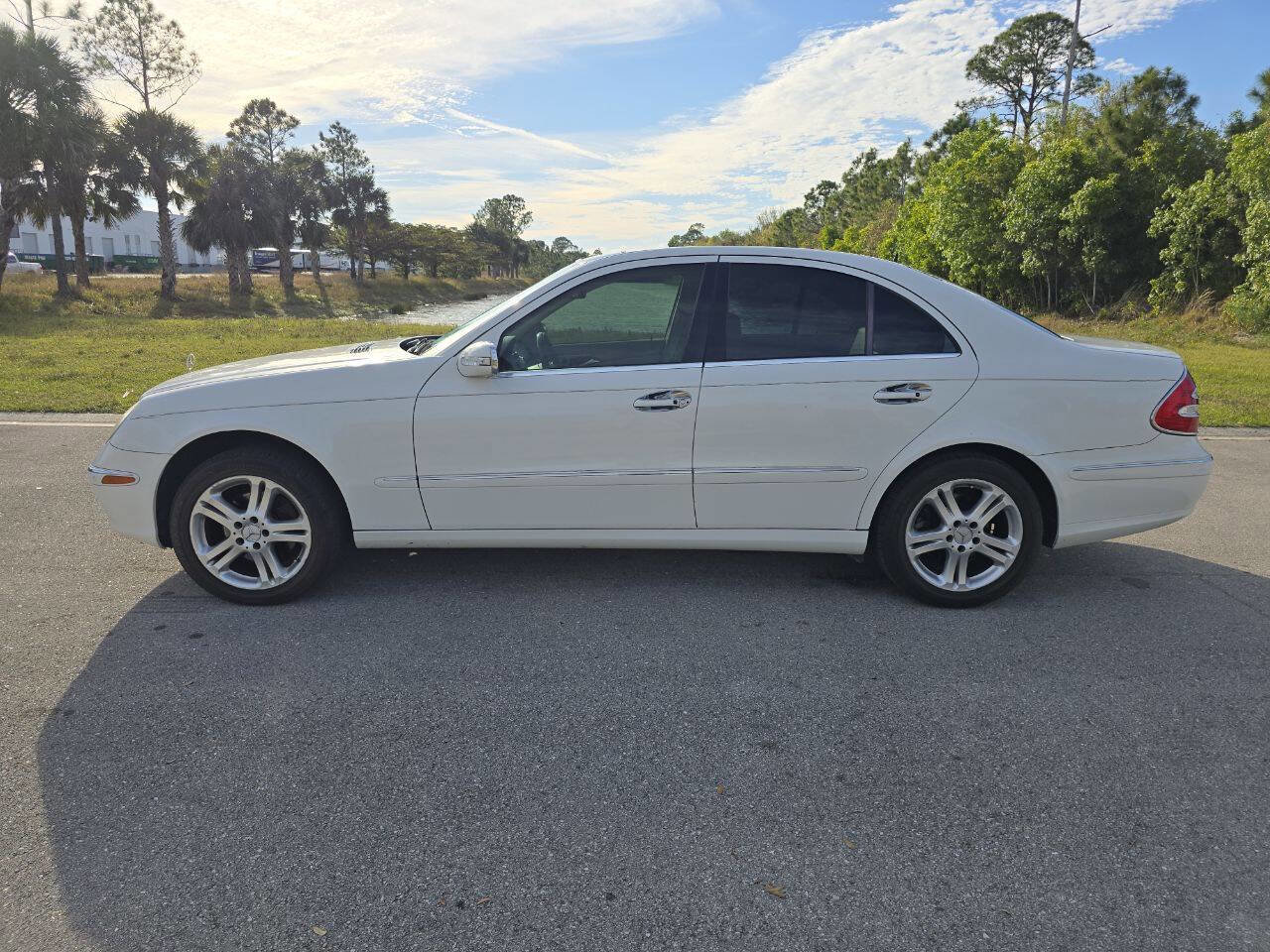 Used 2006 Mercedes-Benz E 350 4MATIC Sedan image 3