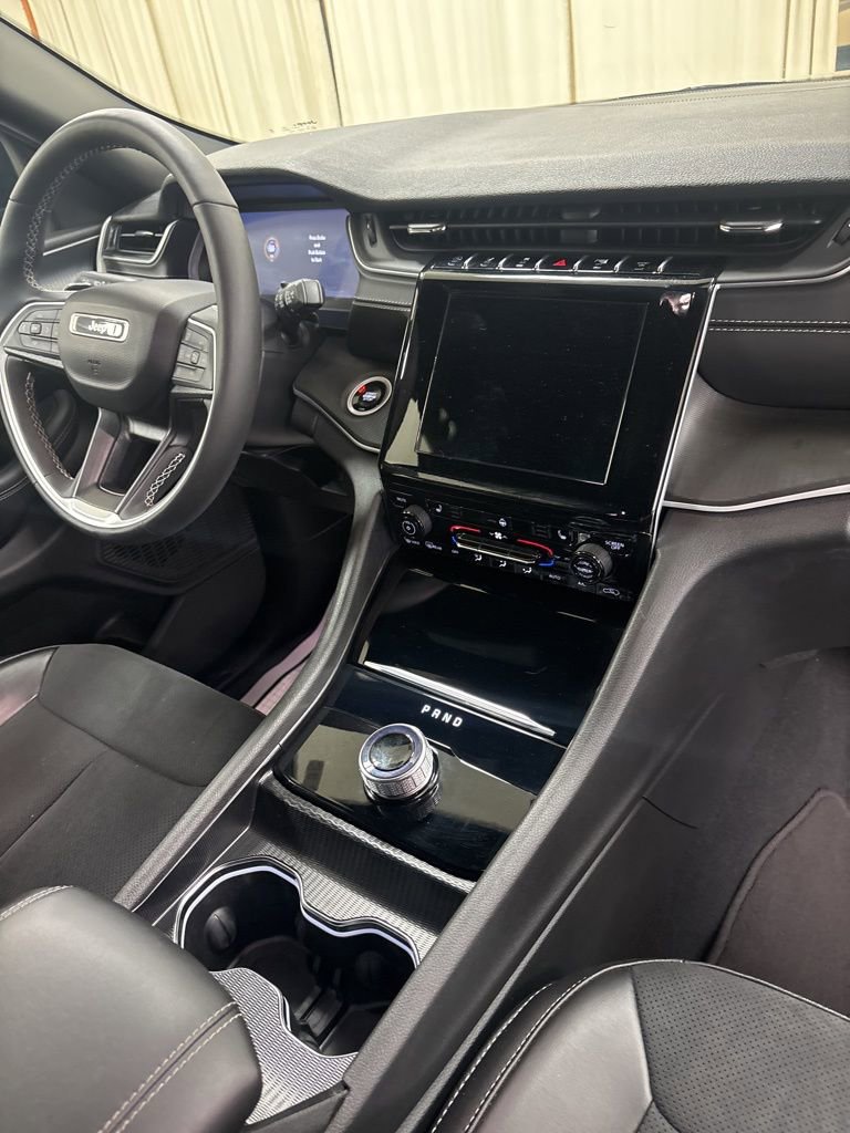 Used 2024 Jeep Grand Cherokee Altitude image 27