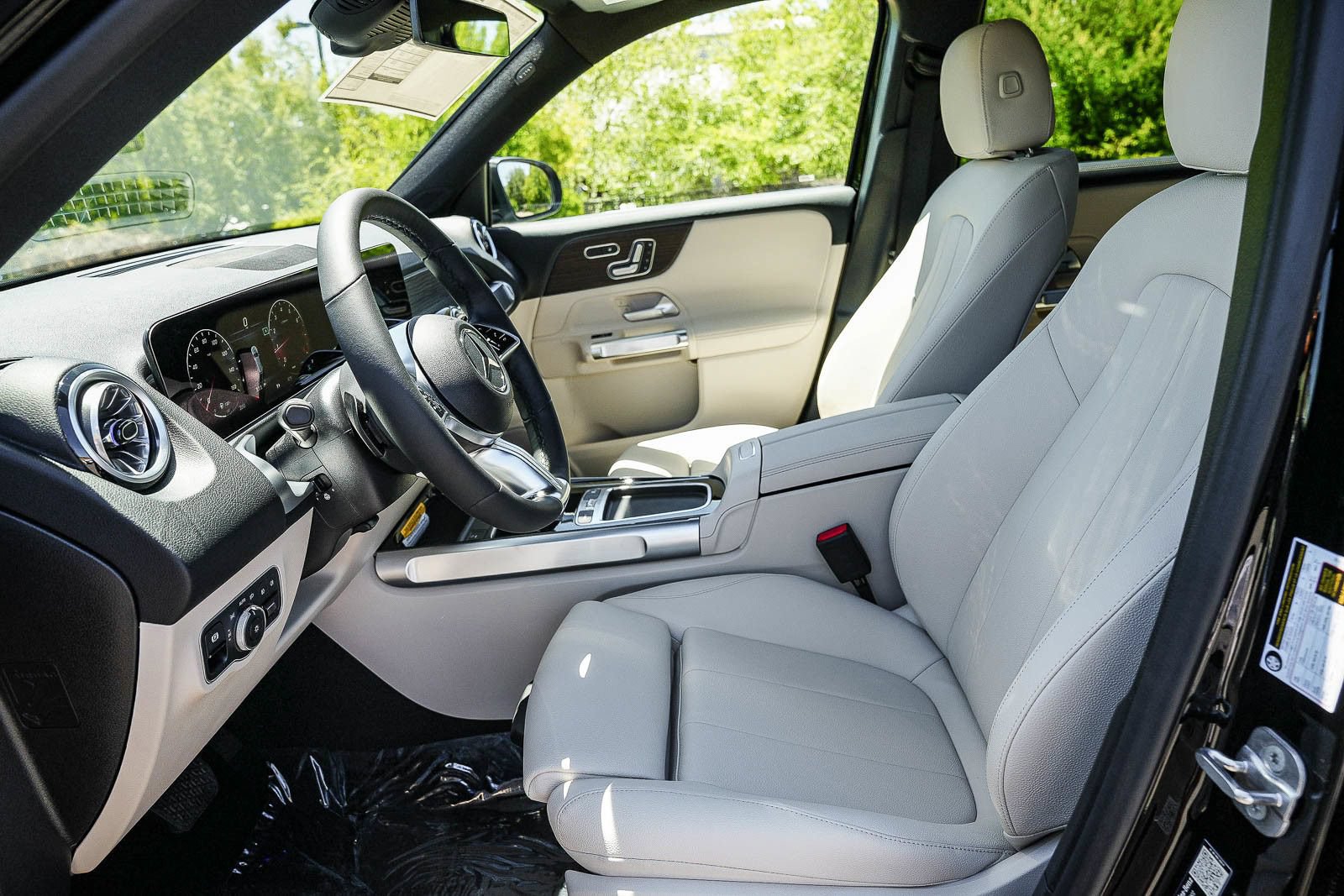 New 2026 Mercedes-Benz GLB 250 4MATIC image 17
