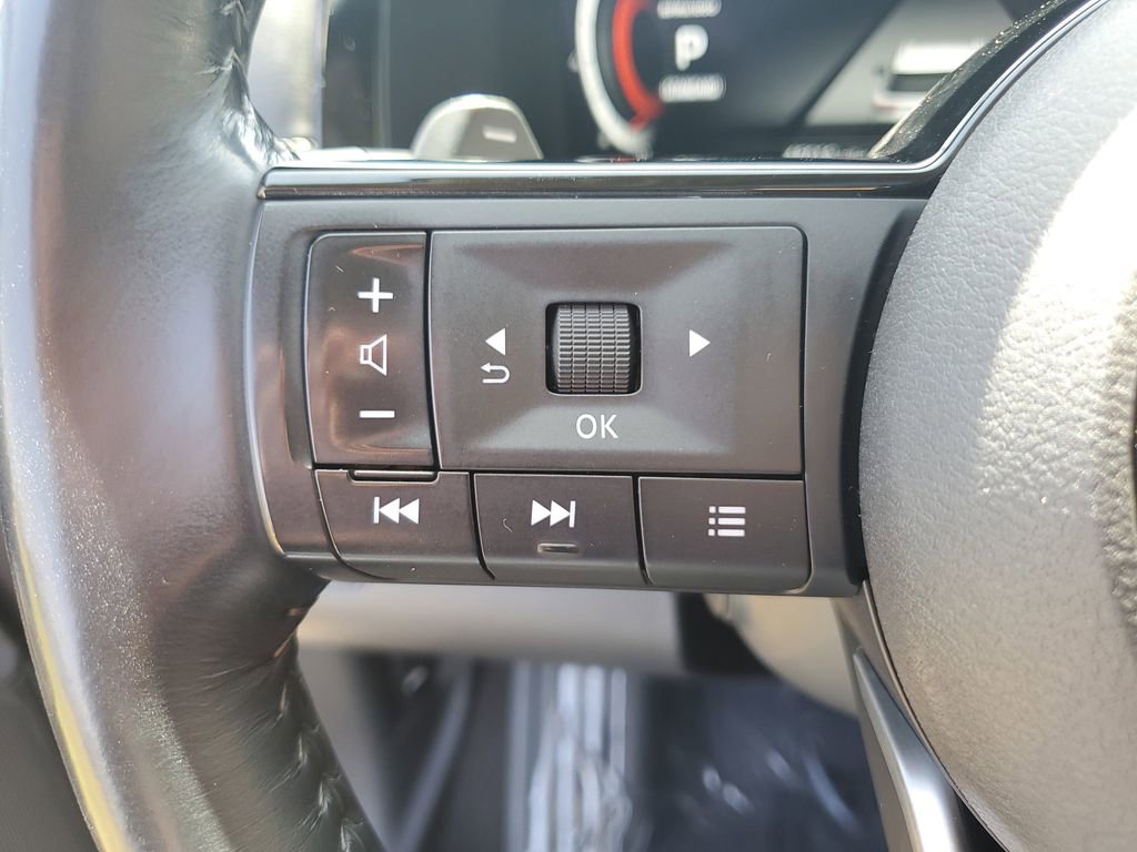 Used 2022 Nissan Pathfinder Platinum w/ Cargo Package FWD image 31