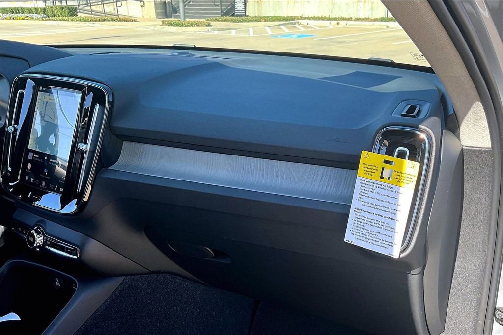 New 2026 Volvo XC40 B4 Core image 18