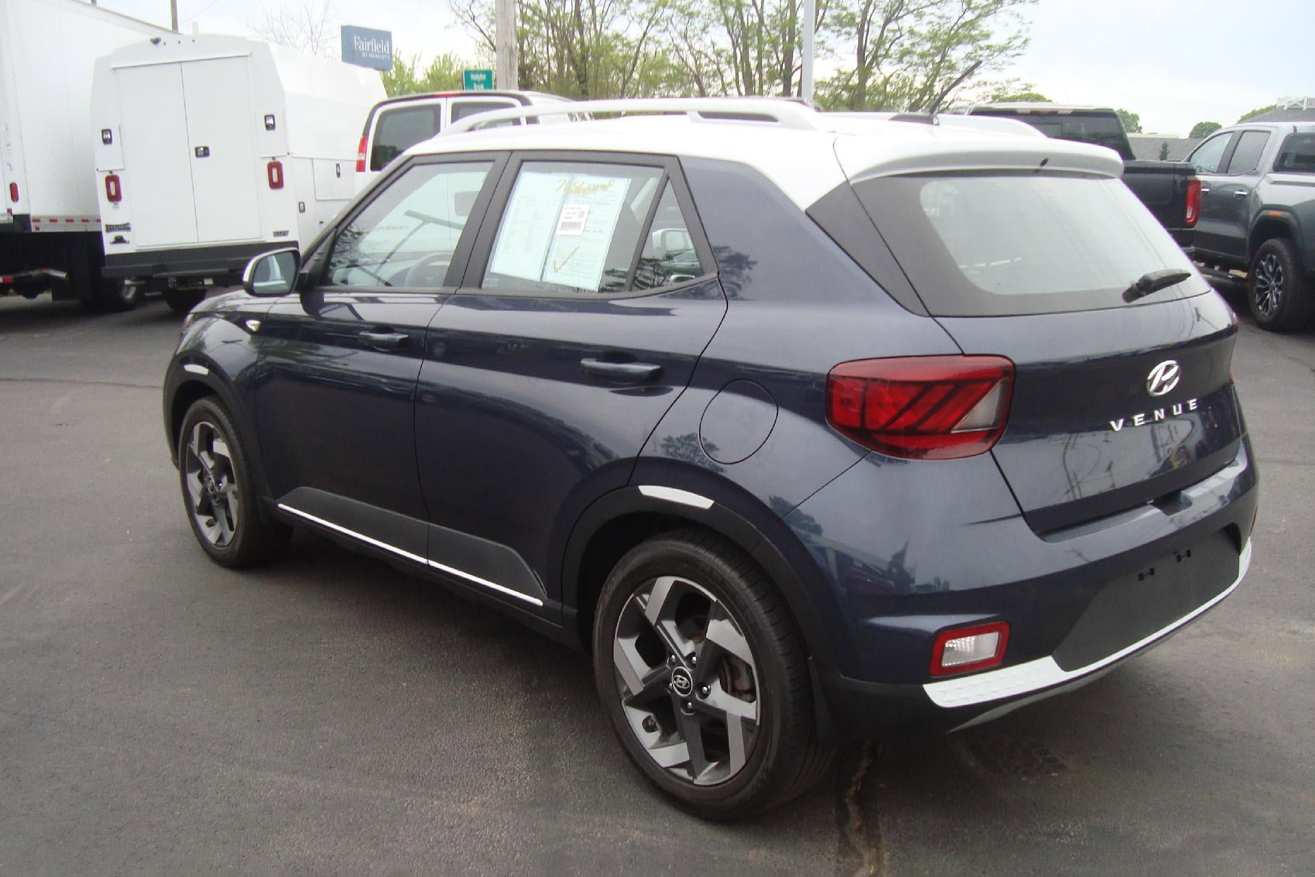 Used 2023 Hyundai Venue Limited w/ Cargo Package FWD image 6
