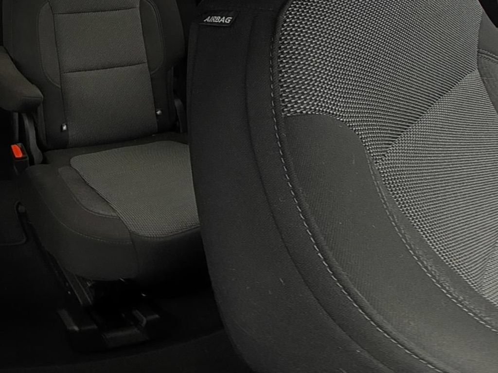 Used 2023 Chevrolet Traverse LT FWD image 14