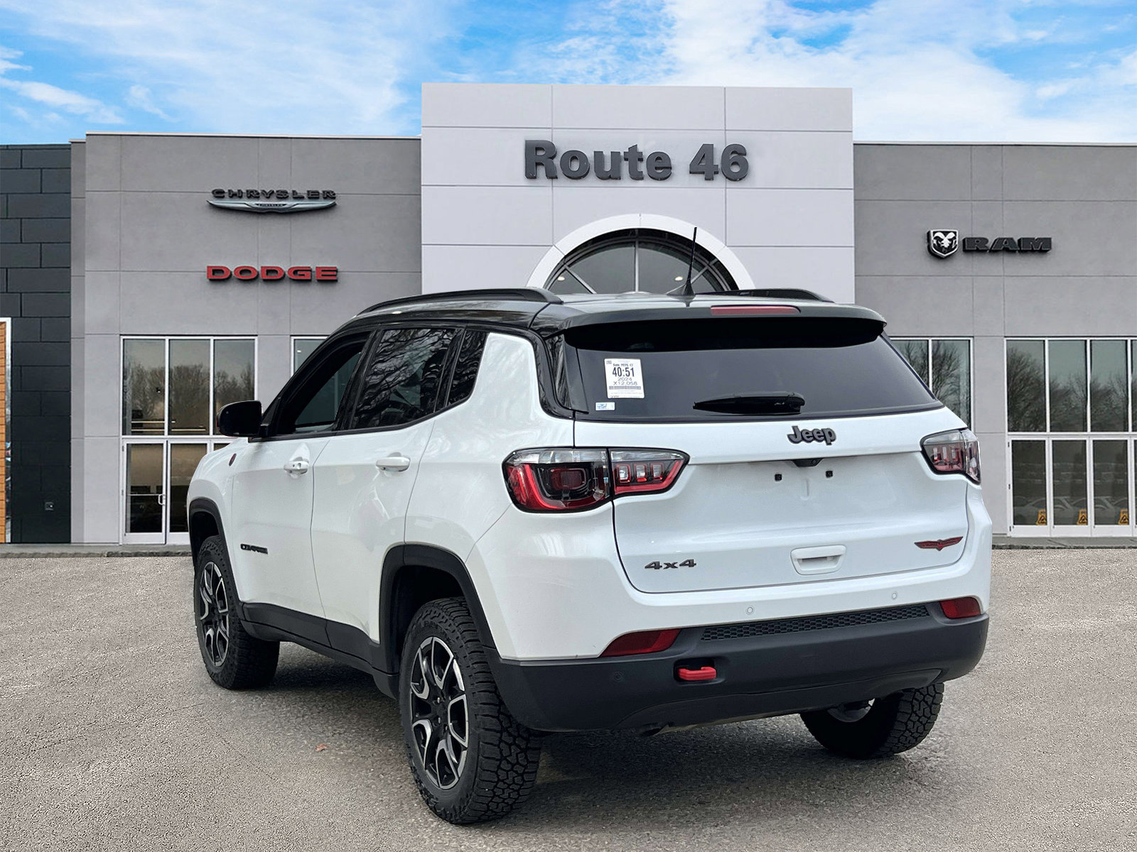 Used 2024 Jeep Compass Trailhawk image 4