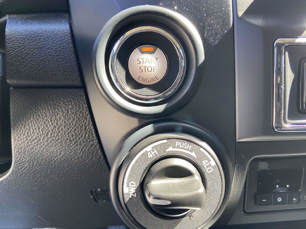 Used 2024 Nissan Titan SV w/ SV Convenience Package AWD/4WD image 19