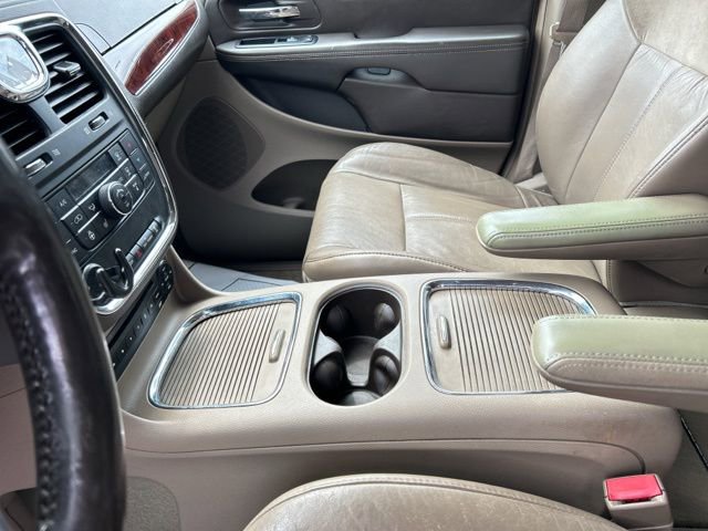 Used 2012 Chrysler Town & Country Limited image 40