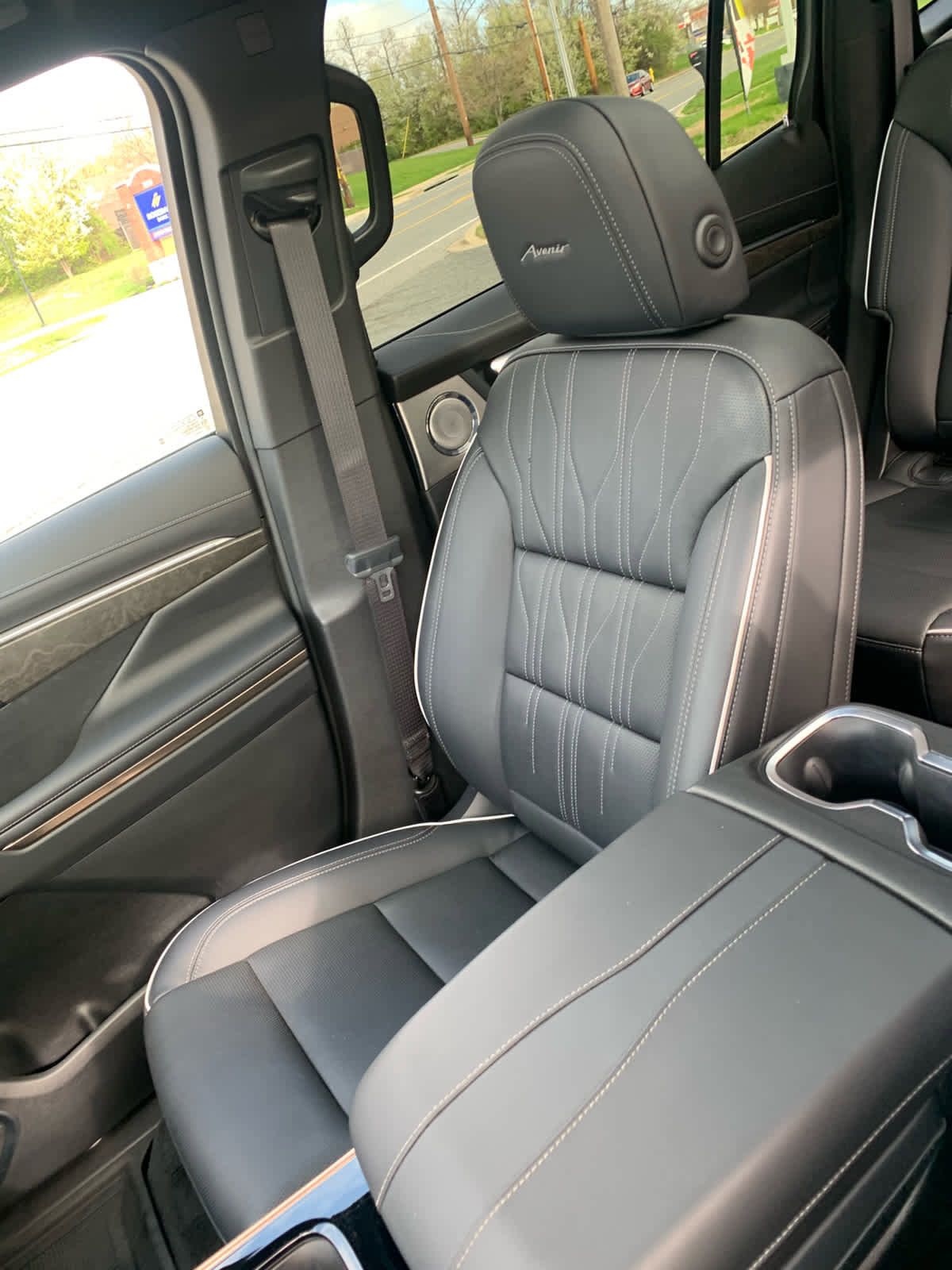 Used 2025 Buick Enclave Avenir w/ Super Cruise Package AWD/4WD image 21