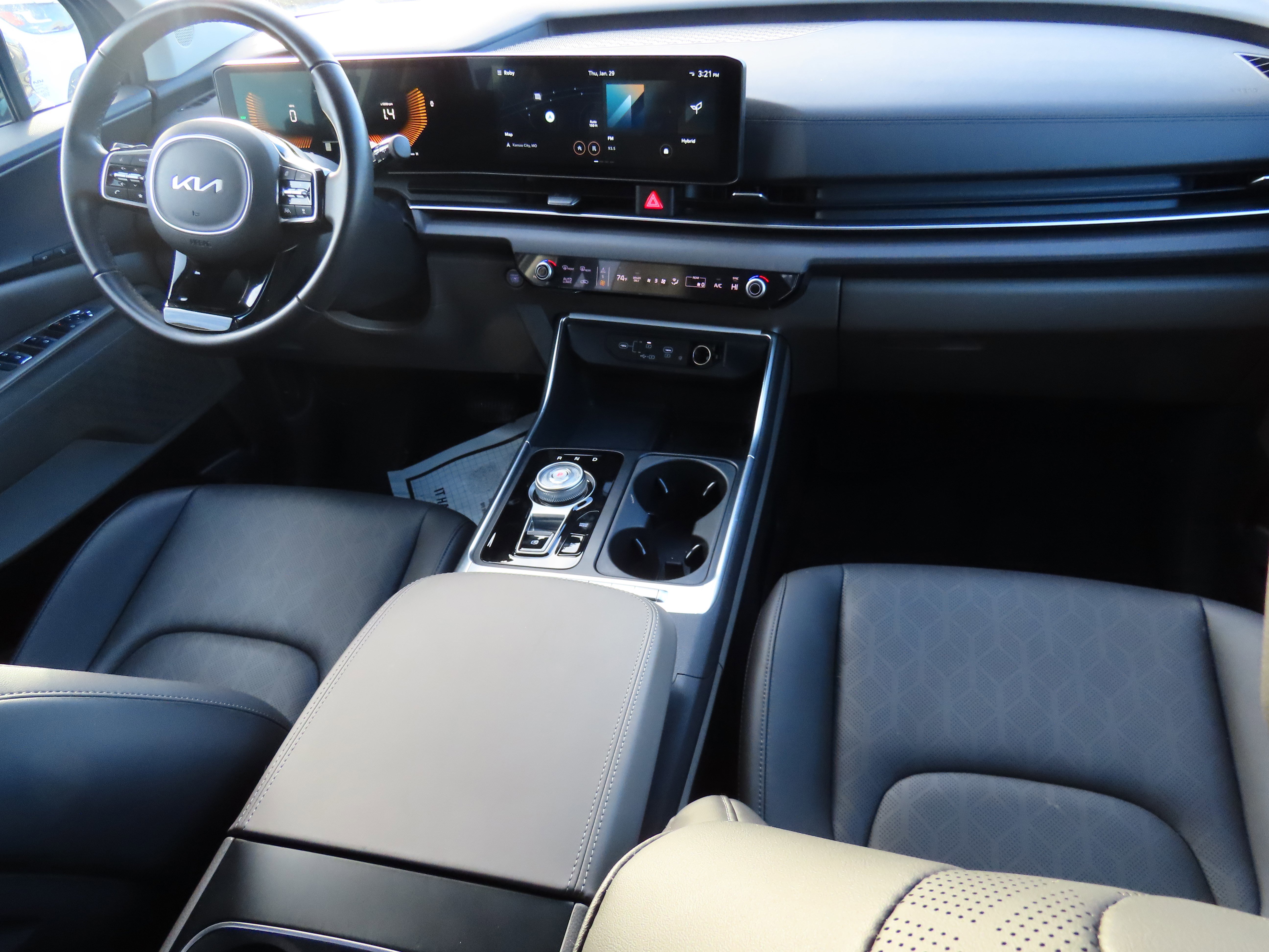 Used 2025 Kia Carnival EX image 14