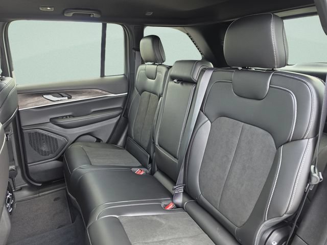 New 2027 Jeep Grand Cherokee Altitude AWD/4WD image 22