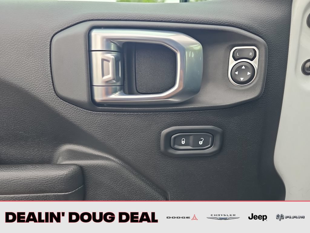 Used 2022 Jeep Gladiator Overland AWD/4WD image 12