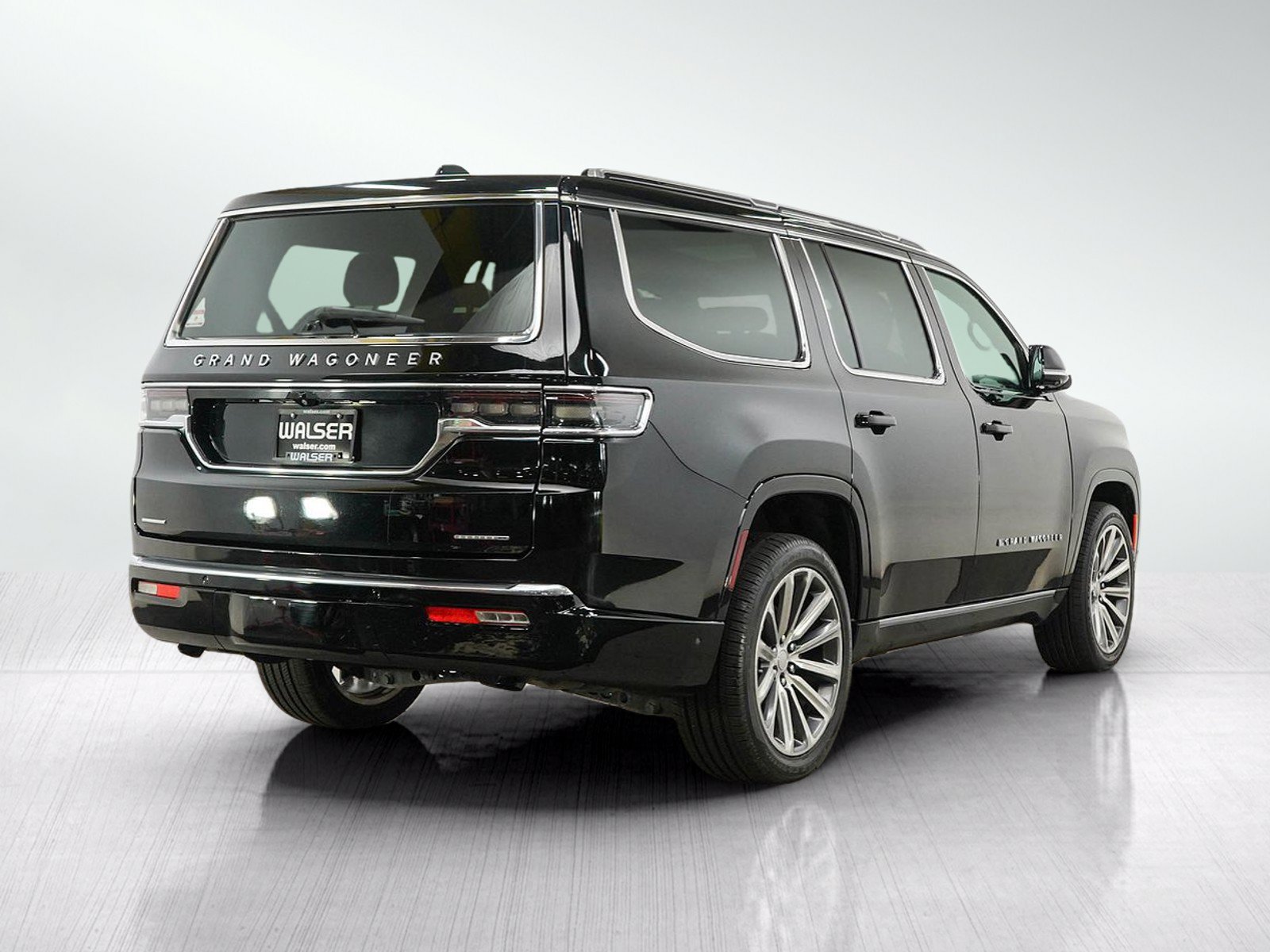 Used 2023 Jeep Grand Wagoneer Series II AWD/4WD image 5