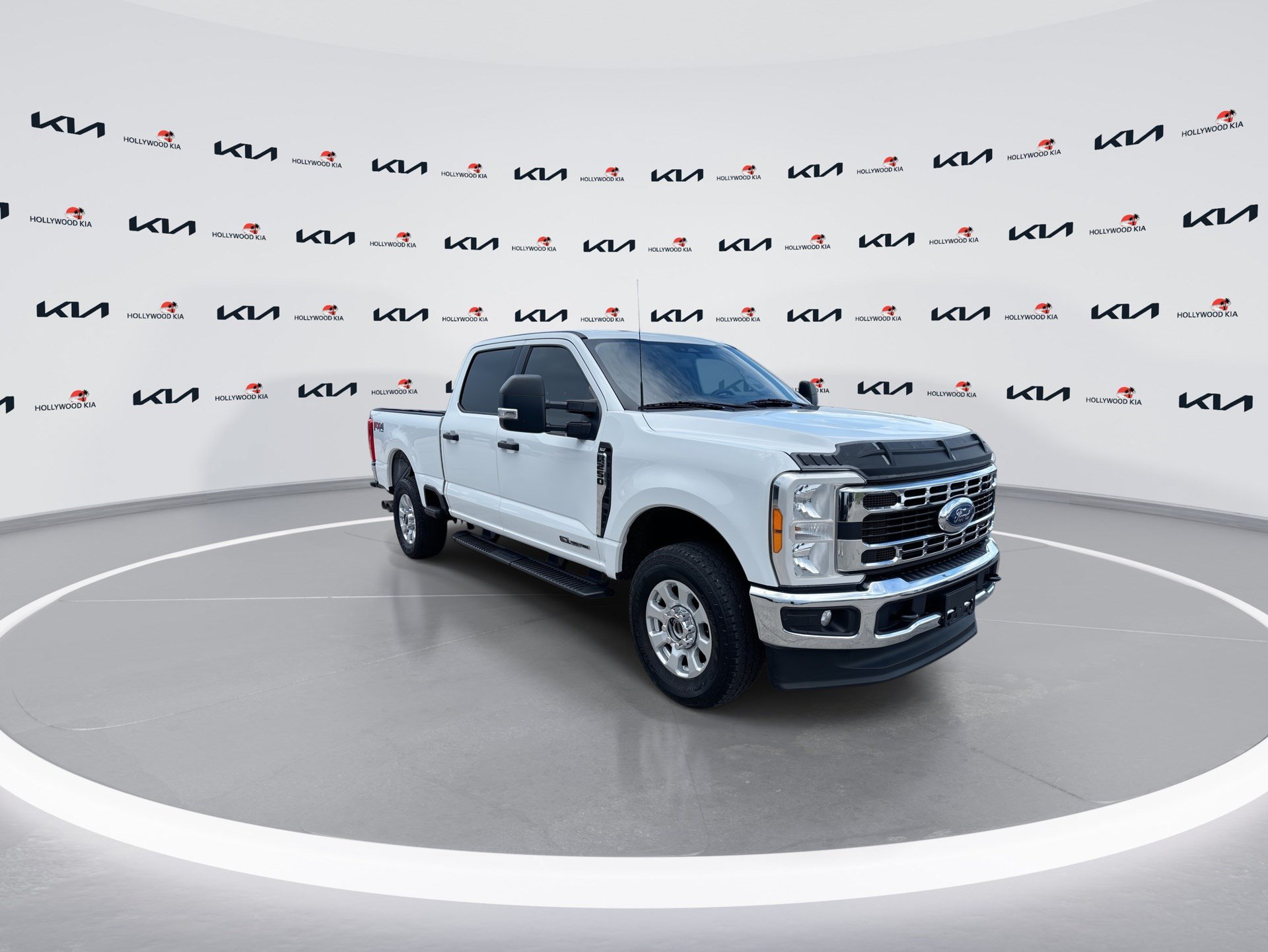 Used 2023 Ford F250 XLT w/ FX4 Off-Road Package AWD/4WD image 2