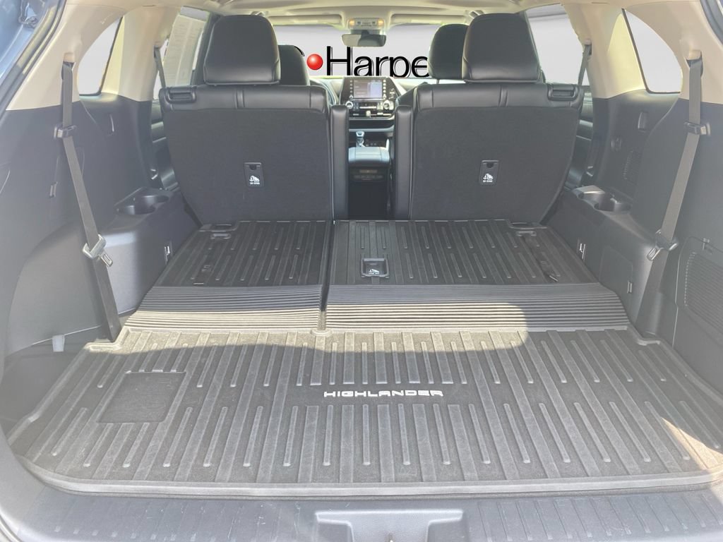 Used 2021 Toyota Highlander XLE AWD/4WD image 35