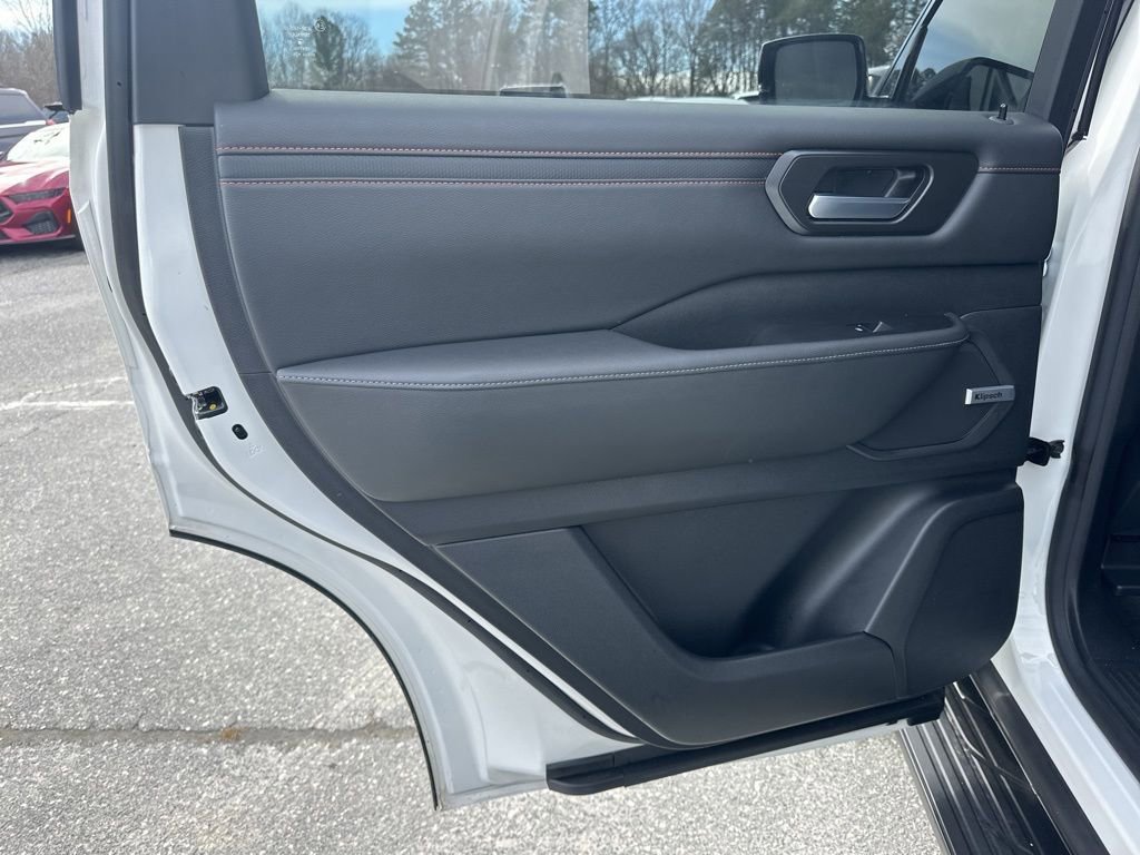 Used 2025 Nissan Armada PRO-4X image 29